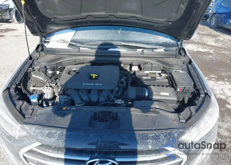 2018 Hyundai Elantra Value Edition z USA, uszkodzony, nr VIN 5NPD84LF5JH245527